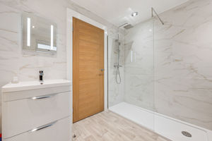 Family Bathroom- click for photo gallery